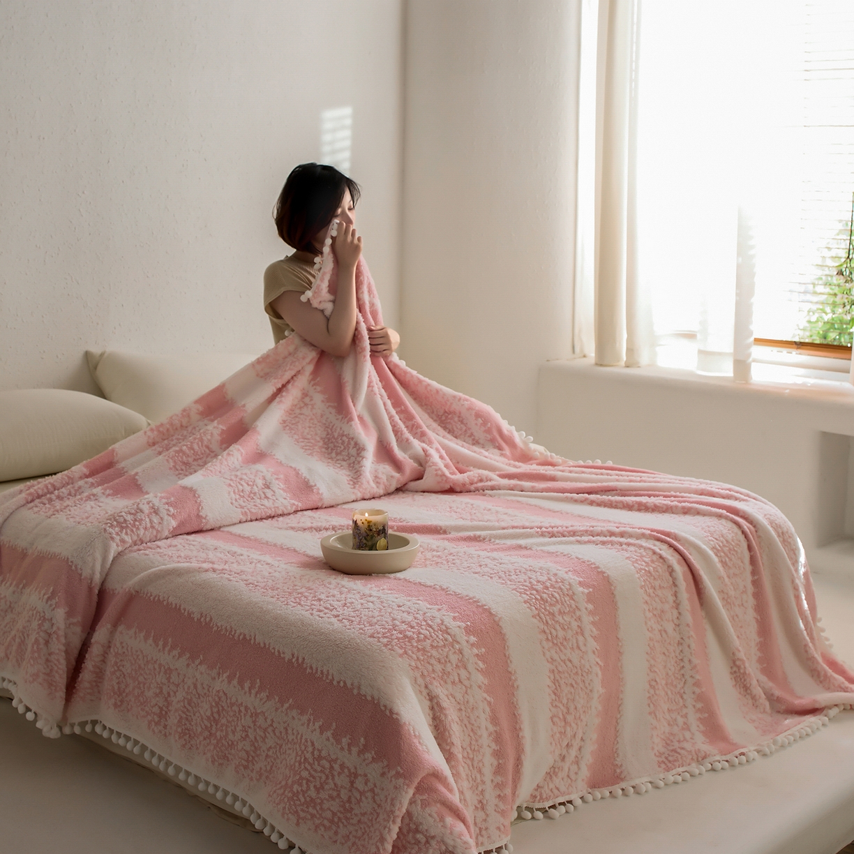 91家纺网 家纺一手货源 找家纺 安莱生活 2025新款阳离子羊羔绒200克毛毯--森语雪球系列 森语雪球-粉白