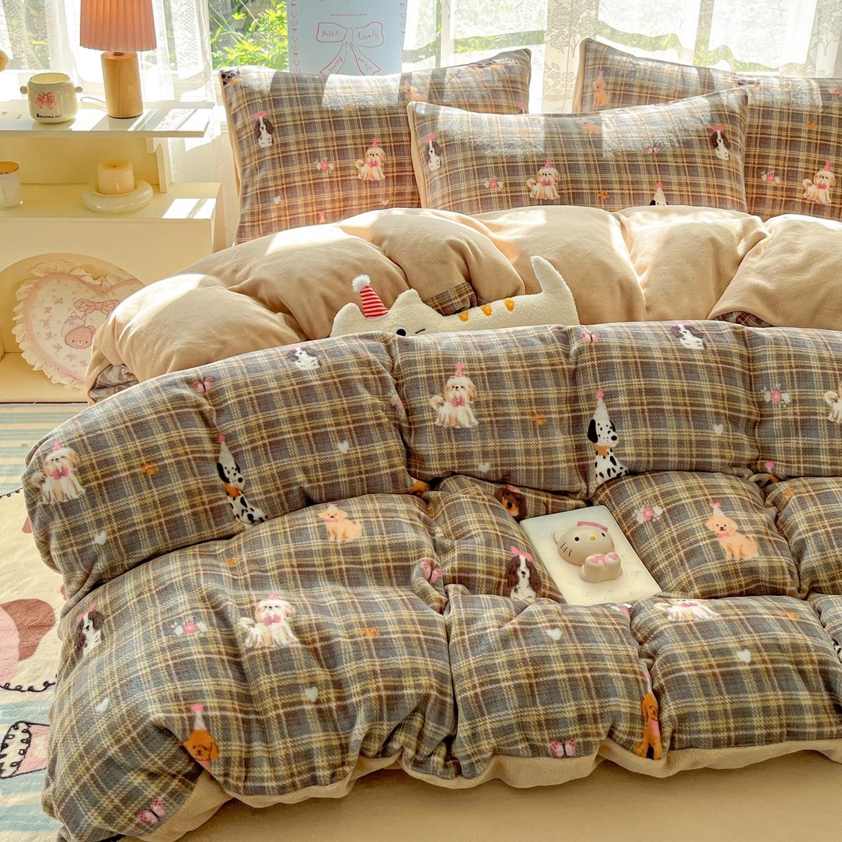 91家纺网 家纺一手货源 找家纺 如一 2025新款高克重卡通印花牛奶绒四件套第三批 棕格狗