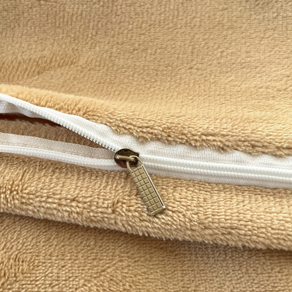 91家纺网 家纺一手货源 找家纺 如一 2025新款高克重卡通印花牛奶绒四件套第三批 棕格狗