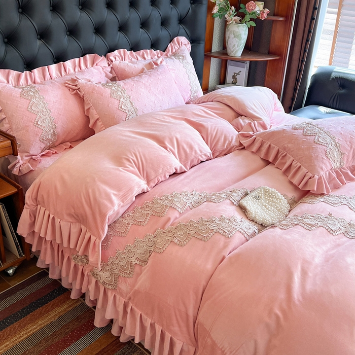 91家纺网 家纺一手货源 找家纺 瑞宝 2025新款宝宝绒床盖四件套-北欧风情（控价 308起） 北欧风情-粉玉