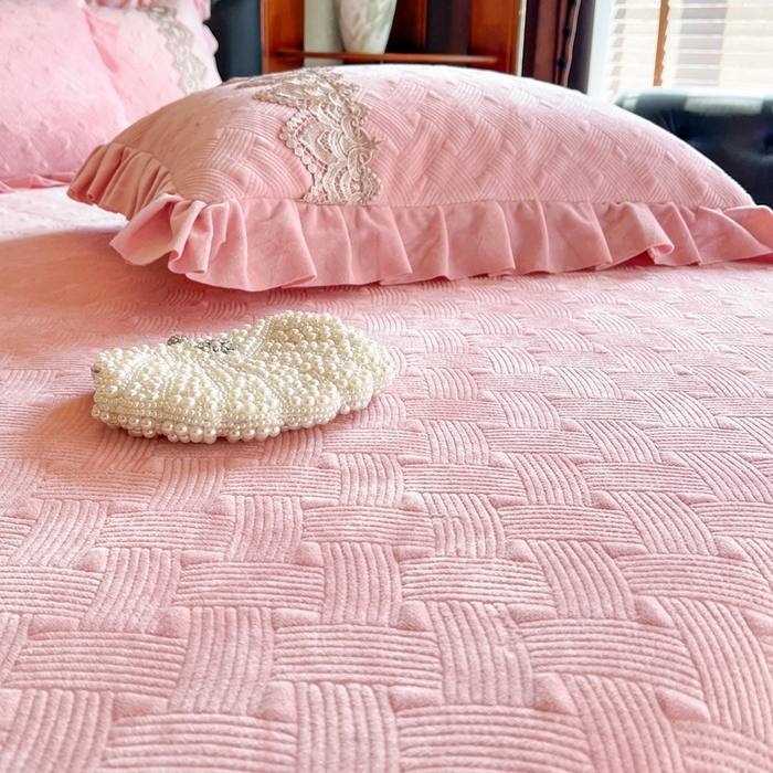 91家纺网 家纺一手货源 找家纺 瑞宝 2025新款宝宝绒床盖四件套-北欧风情（控价 308起） 北欧风情-粉玉