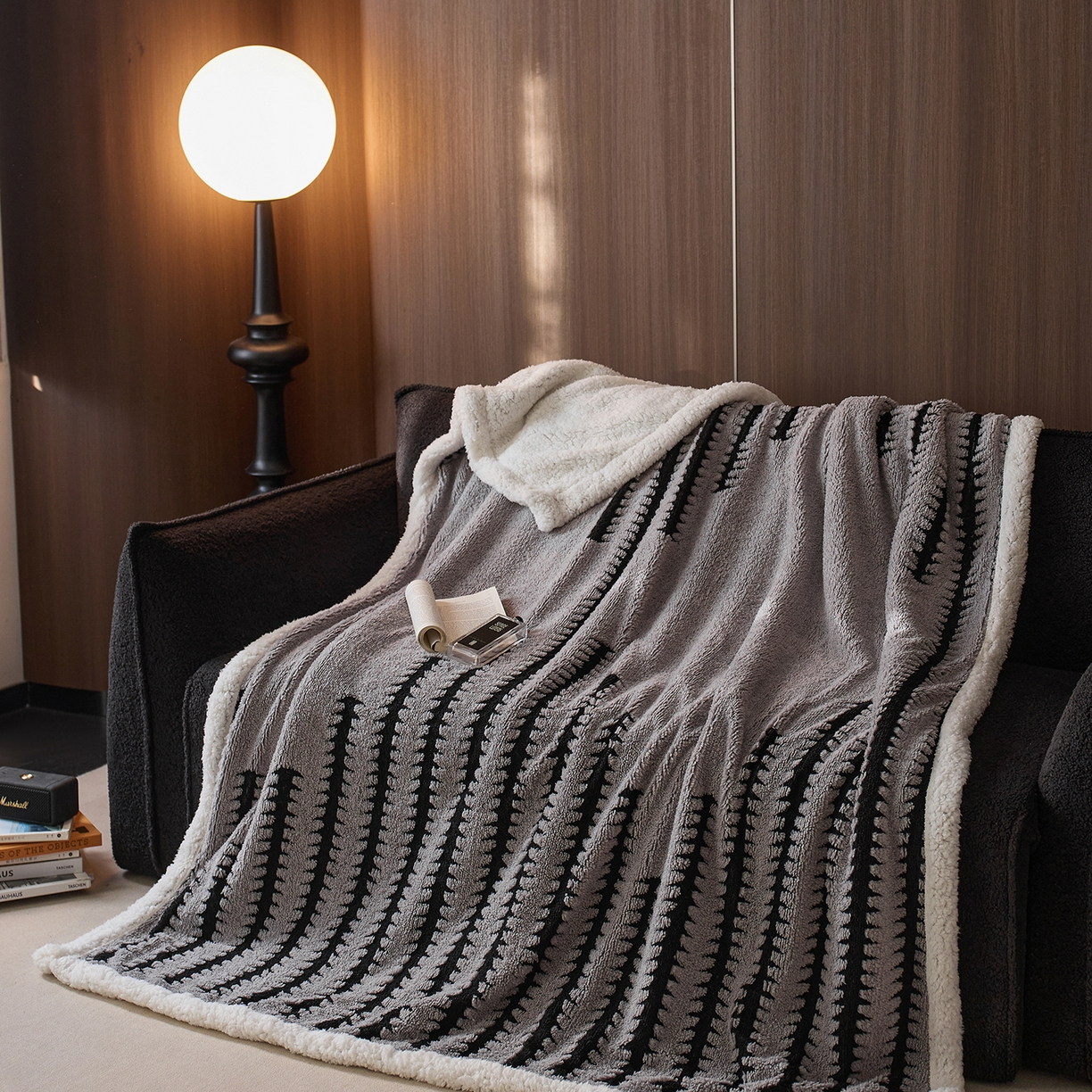 91家纺网 家纺一手货源 找家纺 安莱生活 2025新款阳离子羊羔绒200克毛毯--云杉系列 云杉-黑灰