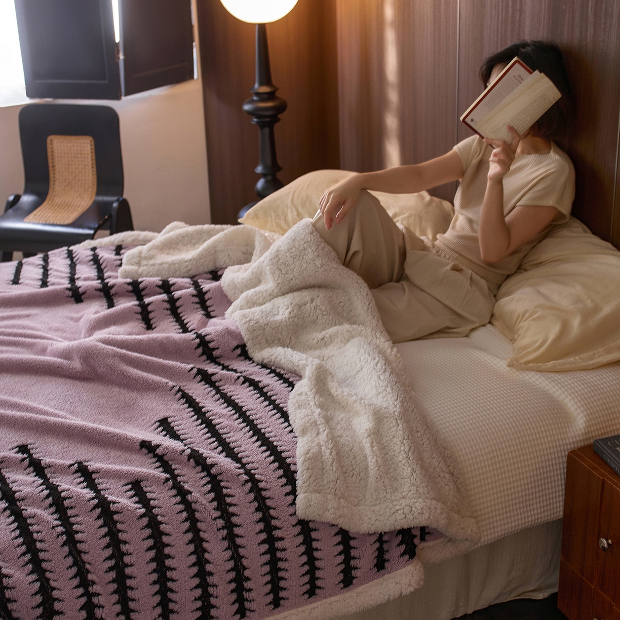 91家纺网 家纺一手货源 找家纺 安莱生活 2025新款阳离子羊羔绒200克毛毯--云杉系列 云杉-黛紫