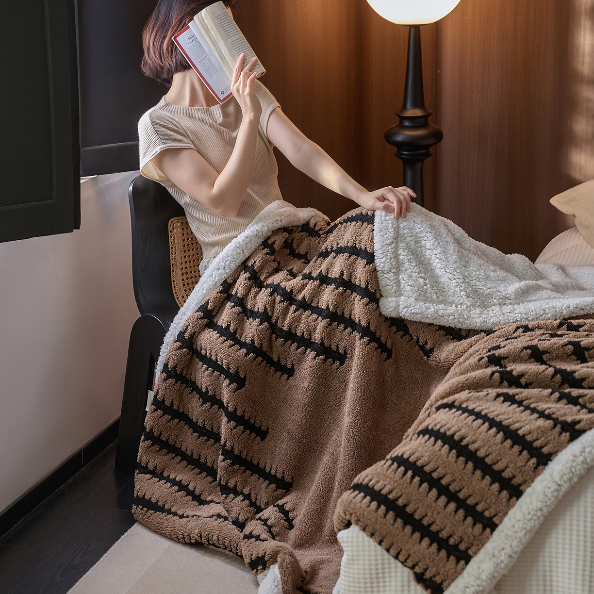 91家纺网 家纺一手货源 找家纺 安莱生活 2025新款阳离子羊羔绒200克毛毯--云杉系列 云杉-摩卡