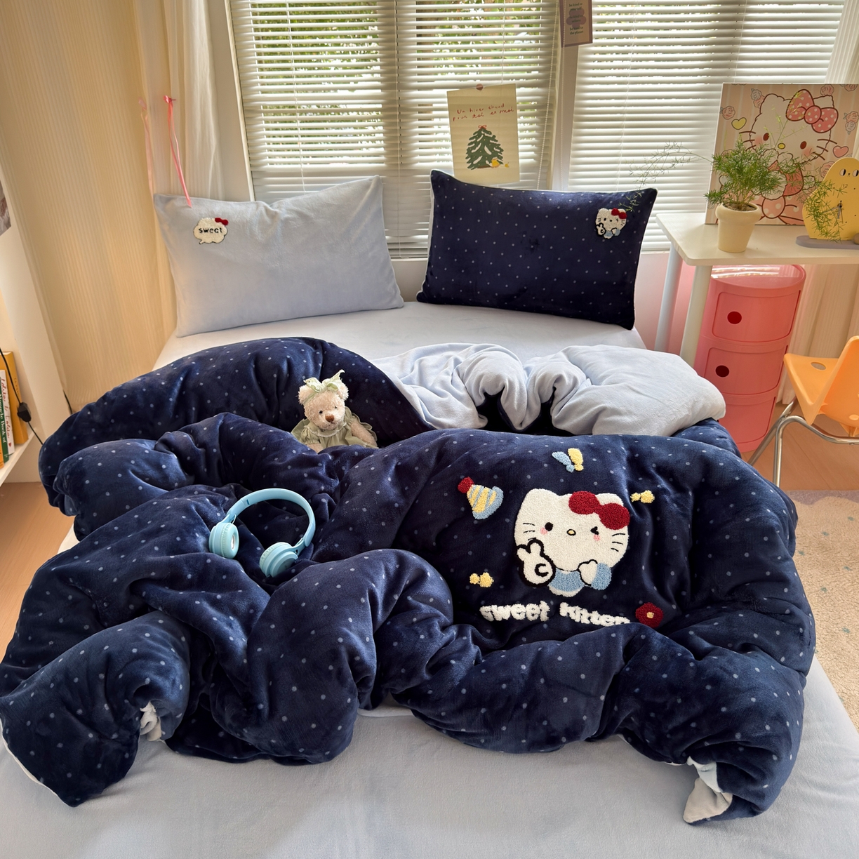 91家纺网 家纺一手货源 找家纺 （总）女子家纺 2025新款小清新牛奶绒毛巾绣四件套-第一波