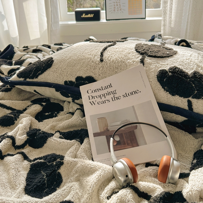 91家纺网 家纺一手货源 找家纺 春光里 2025新款双面阳离子毛毯 浅熙