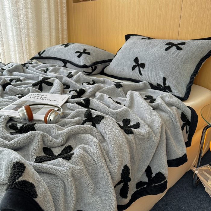 91家纺网 家纺一手货源 找家纺 春光里 2025新款双面阳离子毛毯 蝴蝶结