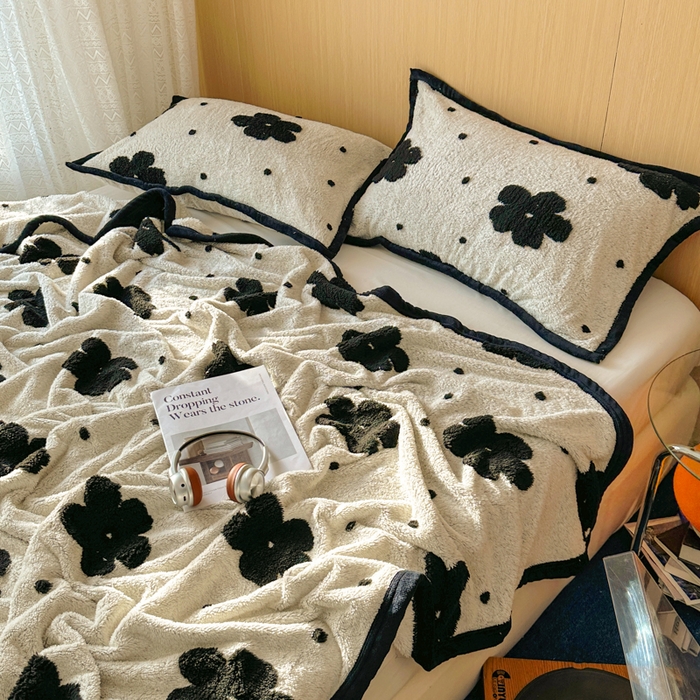 91家纺网 家纺一手货源 找家纺 春光里 2025新款双面阳离子毛毯 迷雾花园