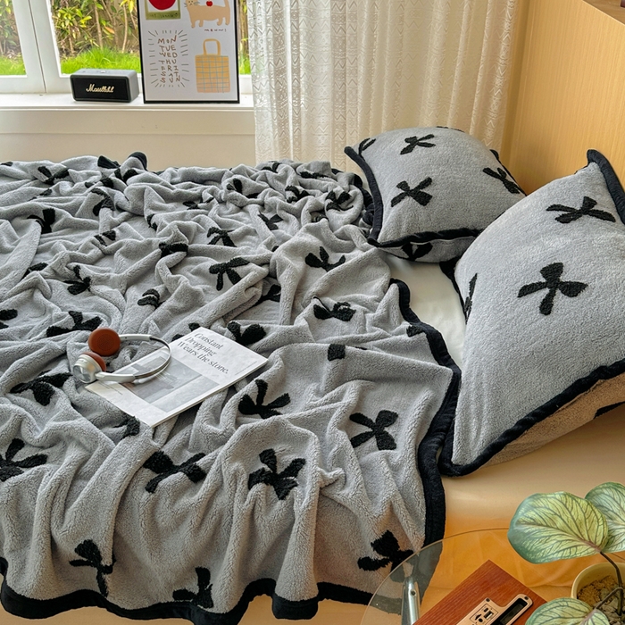 91家纺网 家纺一手货源 找家纺 春光里 2025新款双面阳离子毛毯 蝴蝶结