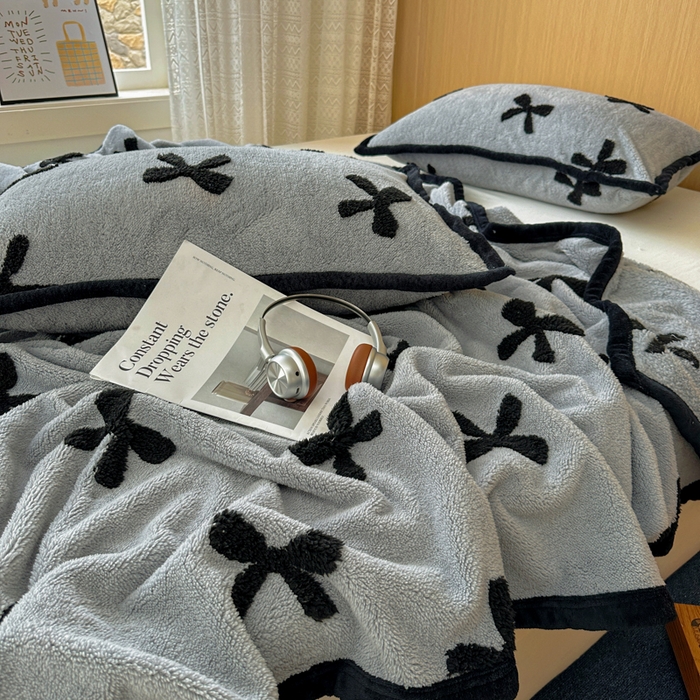 91家纺网 家纺一手货源 找家纺 春光里 2025新款双面阳离子毛毯 蝴蝶结