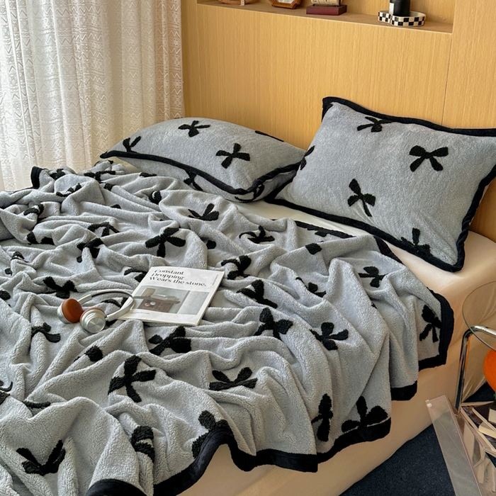 91家纺网 家纺一手货源 找家纺 春光里 2025新款双面阳离子毛毯 蝴蝶结