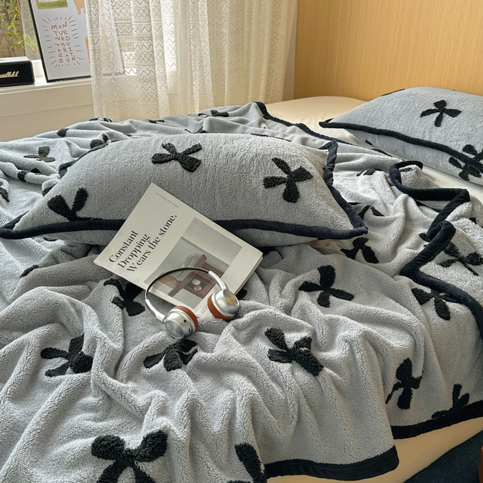 91家纺网 家纺一手货源 找家纺 春光里 2025新款双面阳离子毛毯 蝴蝶结