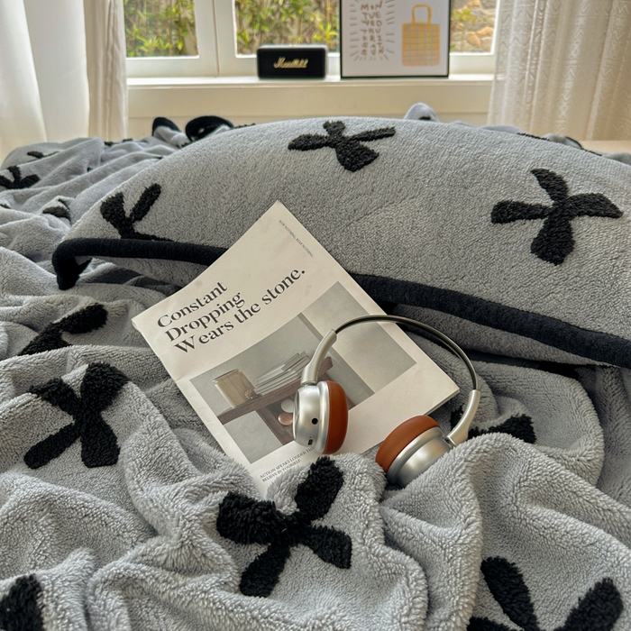 91家纺网 家纺一手货源 找家纺 春光里 2025新款双面阳离子毛毯 蝴蝶结