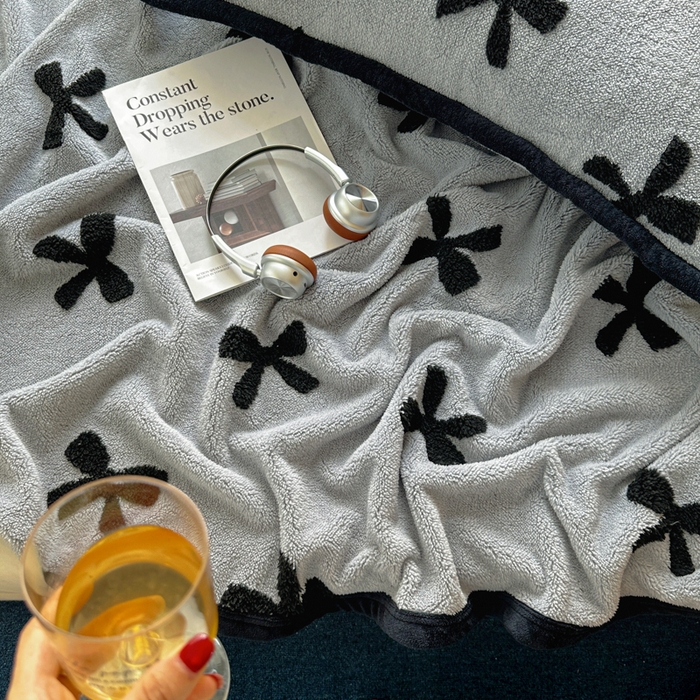 91家纺网 家纺一手货源 找家纺 春光里 2025新款双面阳离子毛毯 蝴蝶结