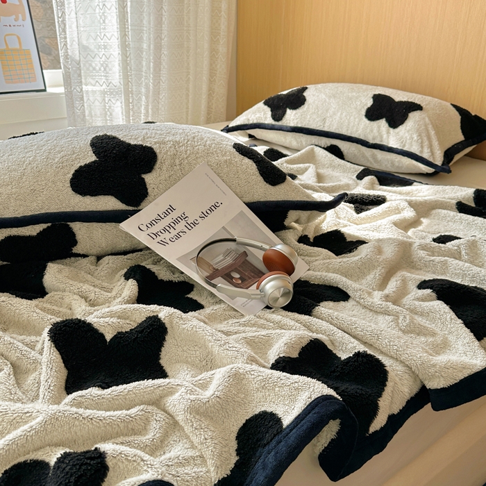 91家纺网 家纺一手货源 找家纺 春光里 2025新款双面阳离子毛毯 浪漫蝴蝶