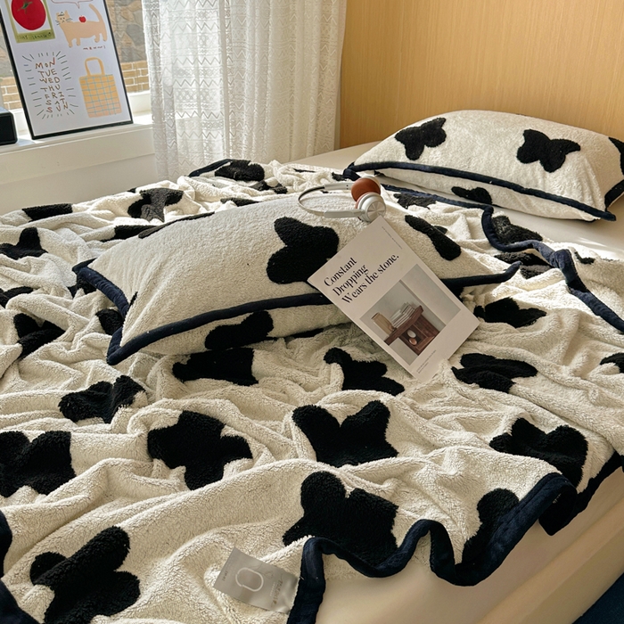 91家纺网 家纺一手货源 找家纺 春光里 2025新款双面阳离子毛毯 浪漫蝴蝶