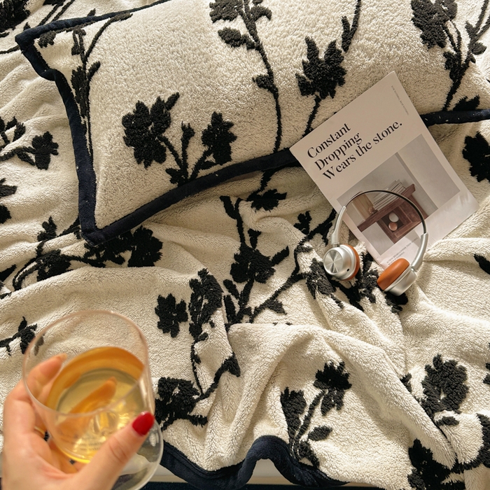 91家纺网 家纺一手货源 找家纺 春光里 2025新款双面阳离子毛毯 秋意