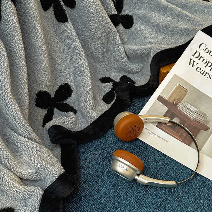 91家纺网 家纺一手货源 找家纺 春光里 2025新款双面阳离子毛毯 蝴蝶结