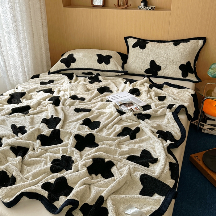 91家纺网 家纺一手货源 找家纺 春光里 2025新款双面阳离子毛毯 浪漫蝴蝶