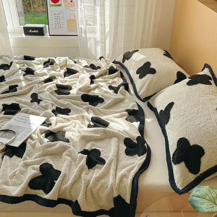 91家纺网 家纺一手货源 找家纺 春光里 2025新款双面阳离子毛毯 浪漫蝴蝶