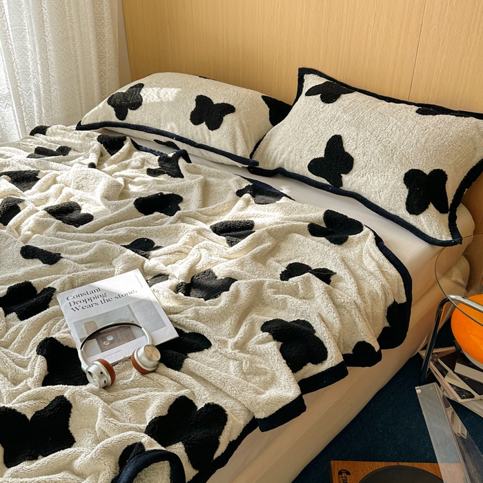 91家纺网 家纺一手货源 找家纺 春光里 2025新款双面阳离子毛毯 浪漫蝴蝶