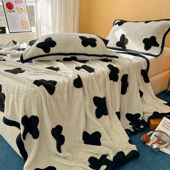 91家纺网 家纺一手货源 找家纺 春光里 2025新款双面阳离子毛毯 浪漫蝴蝶