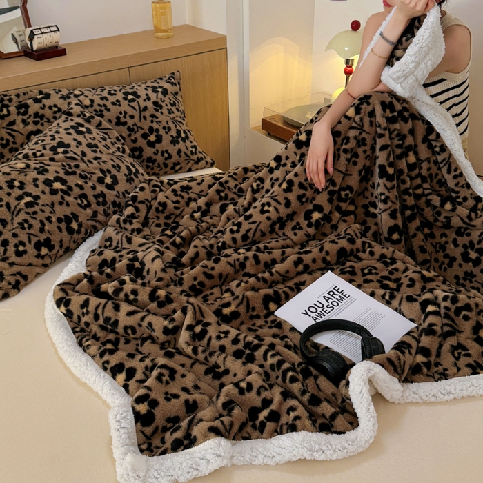 91家纺网 家纺一手货源 找家纺 春光里 2025新款兔毛羊羔绒收包边毛毯 墨染