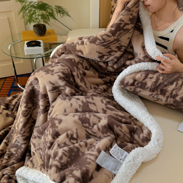 91家纺网 家纺一手货源 找家纺 春光里 2025新款兔毛羊羔绒收包边毛毯 可可