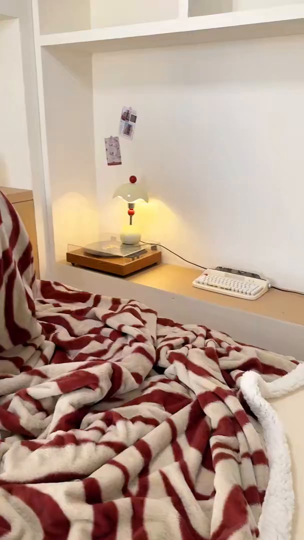 91家纺网 家纺一手货源 找家纺 春光里 2025新款兔毛羊羔绒收包边毛毯 红丝绒