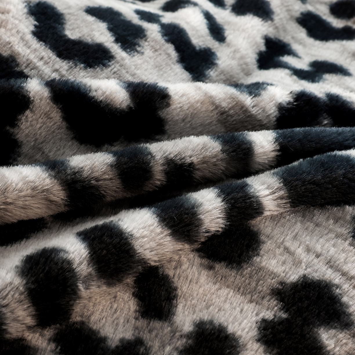 91家纺网 家纺一手货源 找家纺 提花大世界 2025新款轻奢法式加厚美拉德系列高克重兔绒牛奶绒床盖床单床笠款四件套 法式豹纹-灰