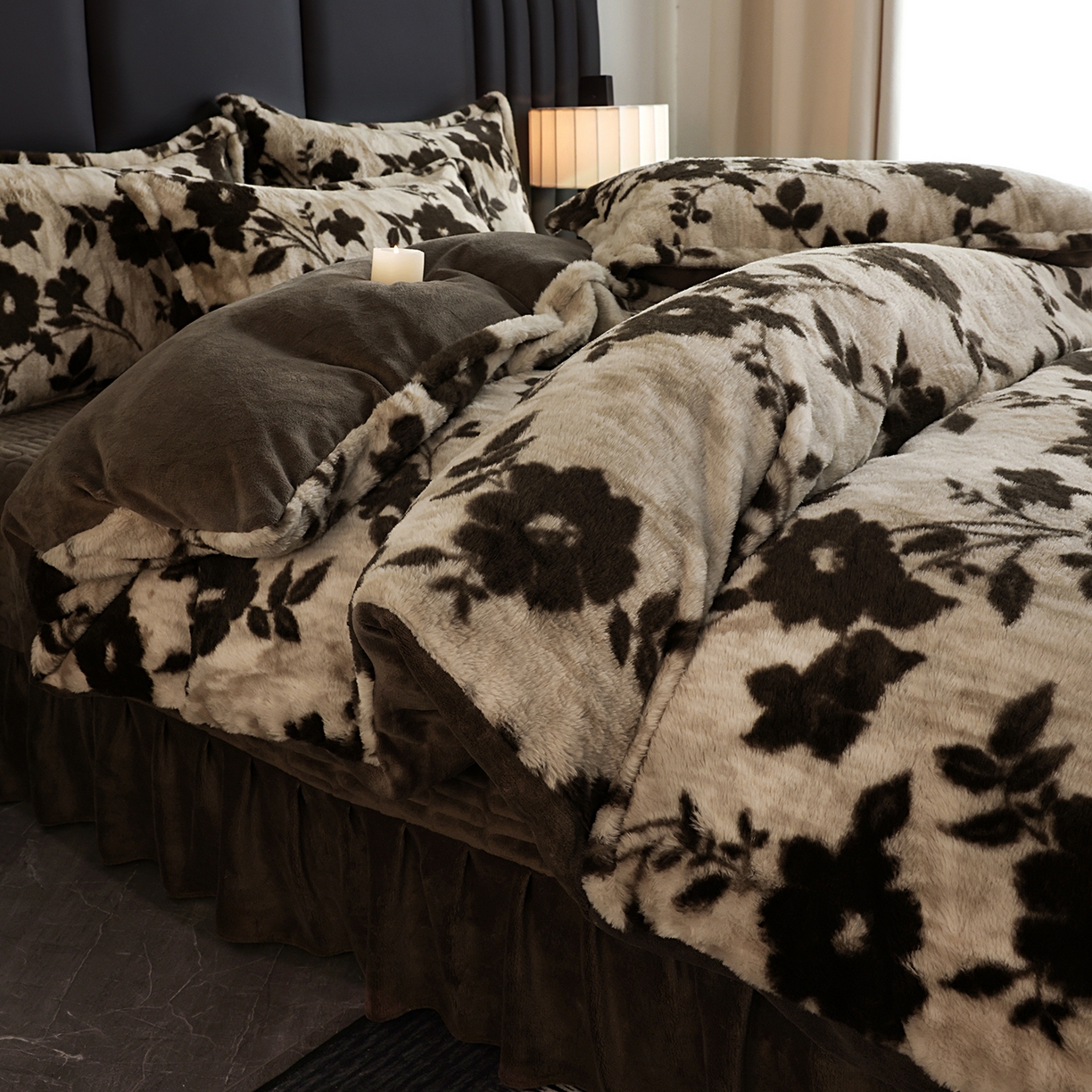 91家纺网 家纺一手货源 找家纺 提花大世界 2025新款轻奢法式加厚美拉德系列高克重兔绒牛奶绒床盖床单床笠款四件套 简爱-咖