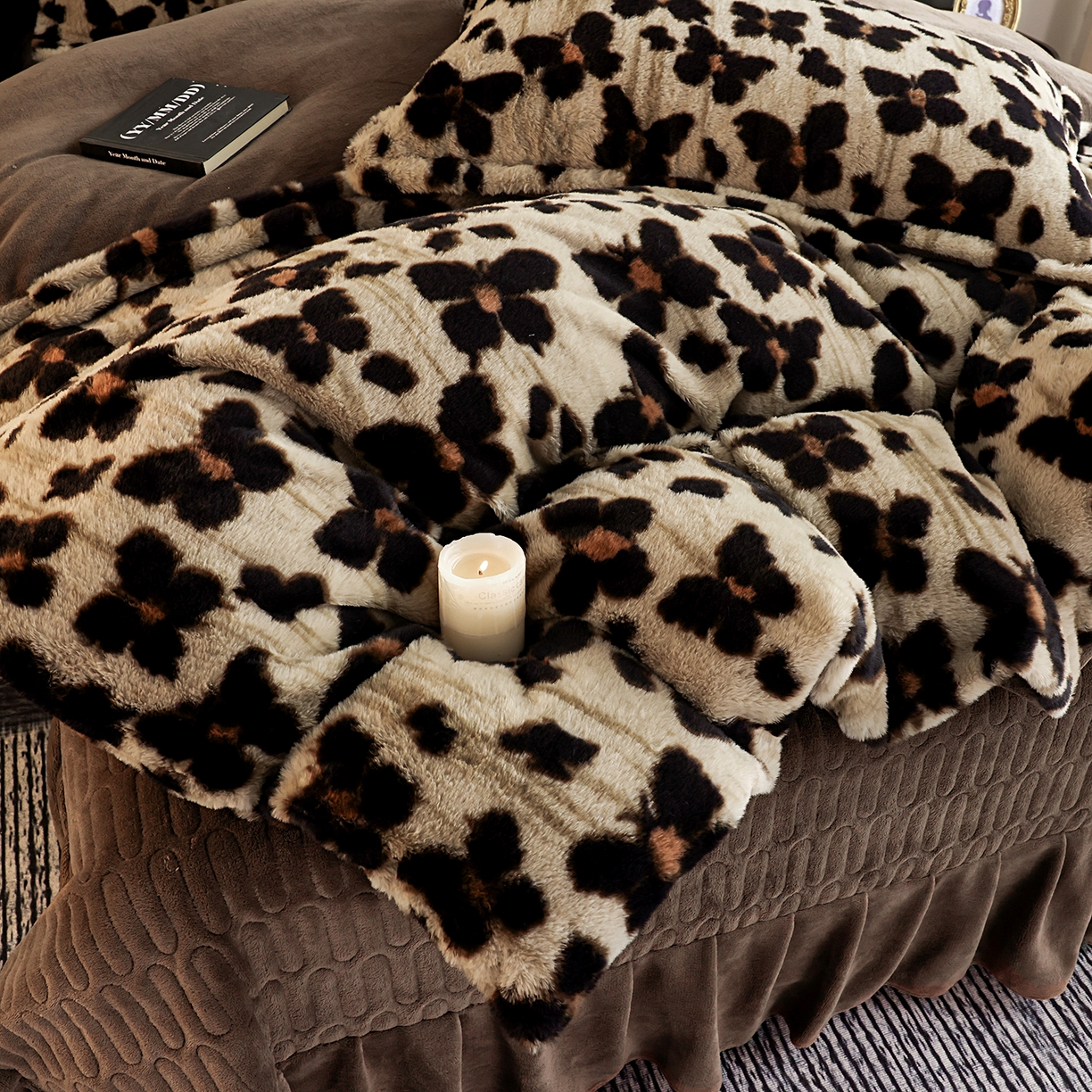 91家纺网 家纺一手货源 找家纺 提花大世界 2025新款轻奢法式加厚美拉德系列高克重兔绒牛奶绒床盖床单床笠款四件套 蝶豹-咖