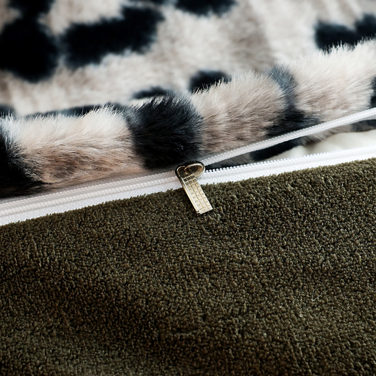 91家纺网 家纺一手货源 找家纺 提花大世界 2025新款轻奢法式加厚美拉德系列高克重兔绒牛奶绒床盖床单床笠款四件套 法式豹纹-灰