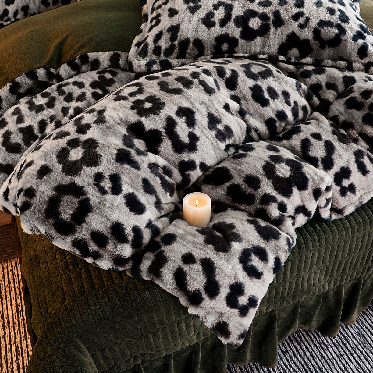 91家纺网 家纺一手货源 找家纺 提花大世界 2025新款轻奢法式加厚美拉德系列高克重兔绒牛奶绒床盖床单床笠款四件套 法式豹纹-灰