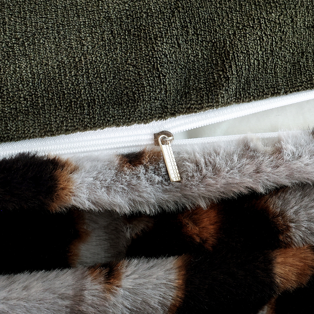 91家纺网 家纺一手货源 找家纺 提花大世界 2025新款轻奢法式加厚美拉德系列高克重兔绒牛奶绒床盖床单床笠款四件套 蝶豹-灰