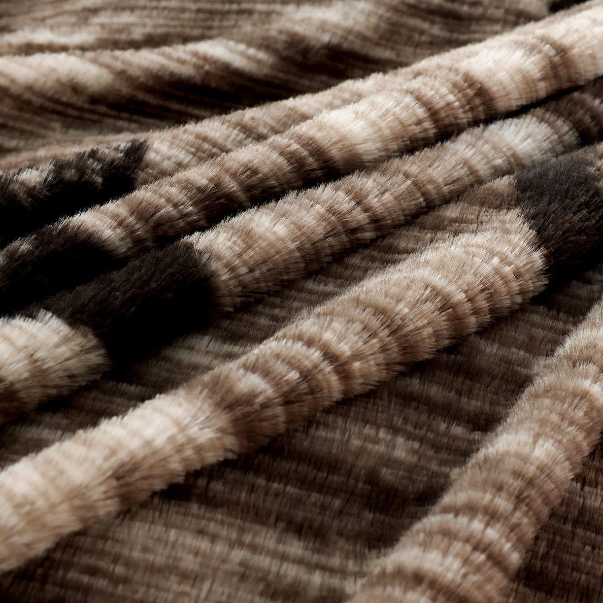 91家纺网 家纺一手货源 找家纺 提花大世界 2025新款轻奢法式加厚美拉德系列高克重兔绒牛奶绒床盖床单床笠款四件套 蝶舞-咖