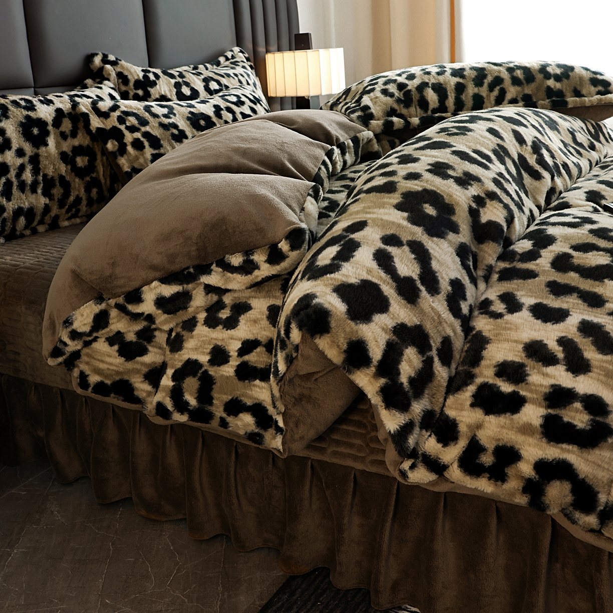 91家纺网 家纺一手货源 找家纺 提花大世界 2025新款轻奢法式加厚美拉德系列高克重兔绒牛奶绒床盖床单床笠款四件套 法式豹纹-咖