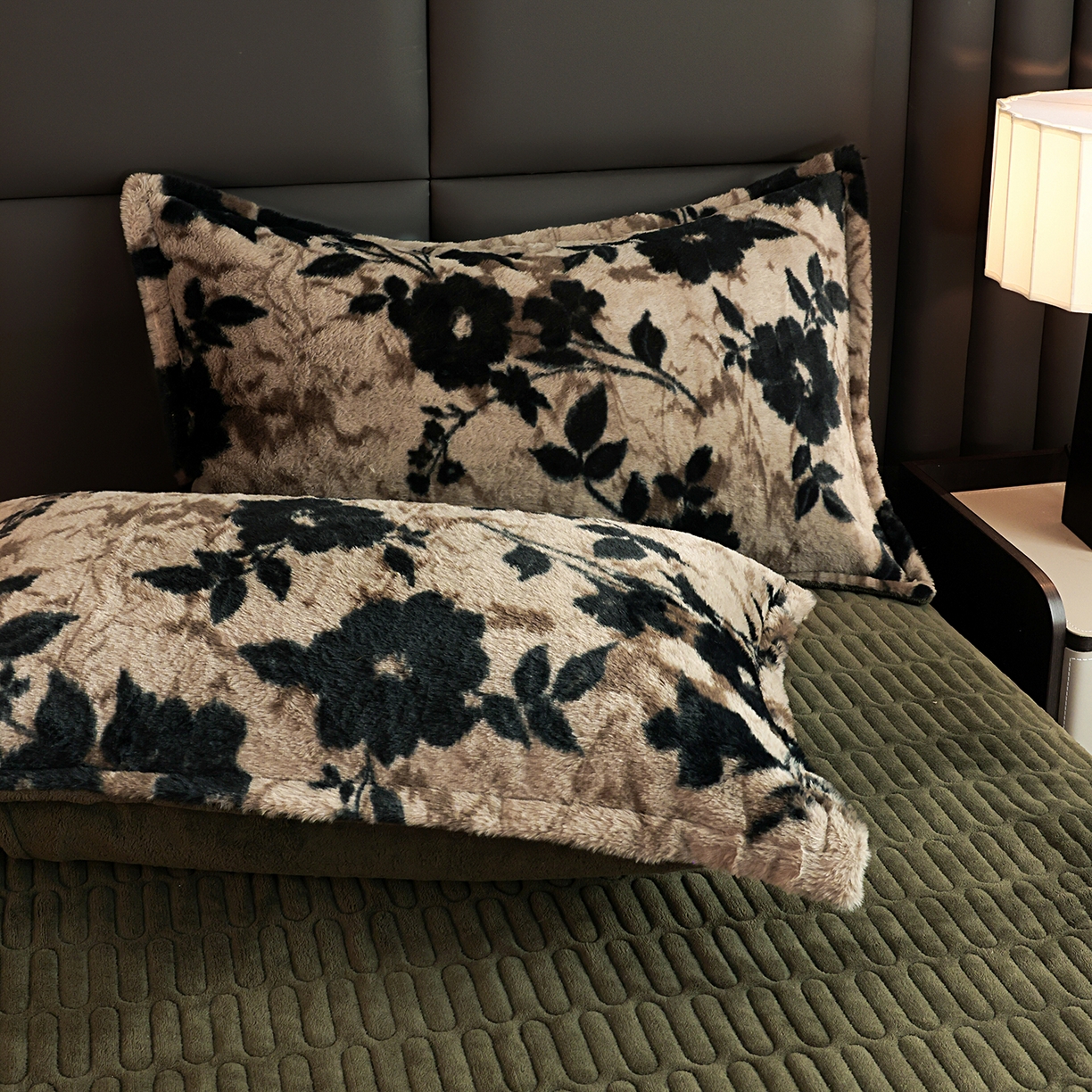 91家纺网 家纺一手货源 找家纺 提花大世界 2025新款轻奢法式加厚美拉德系列高克重兔绒牛奶绒床盖床单床笠款四件套 简爱-灰