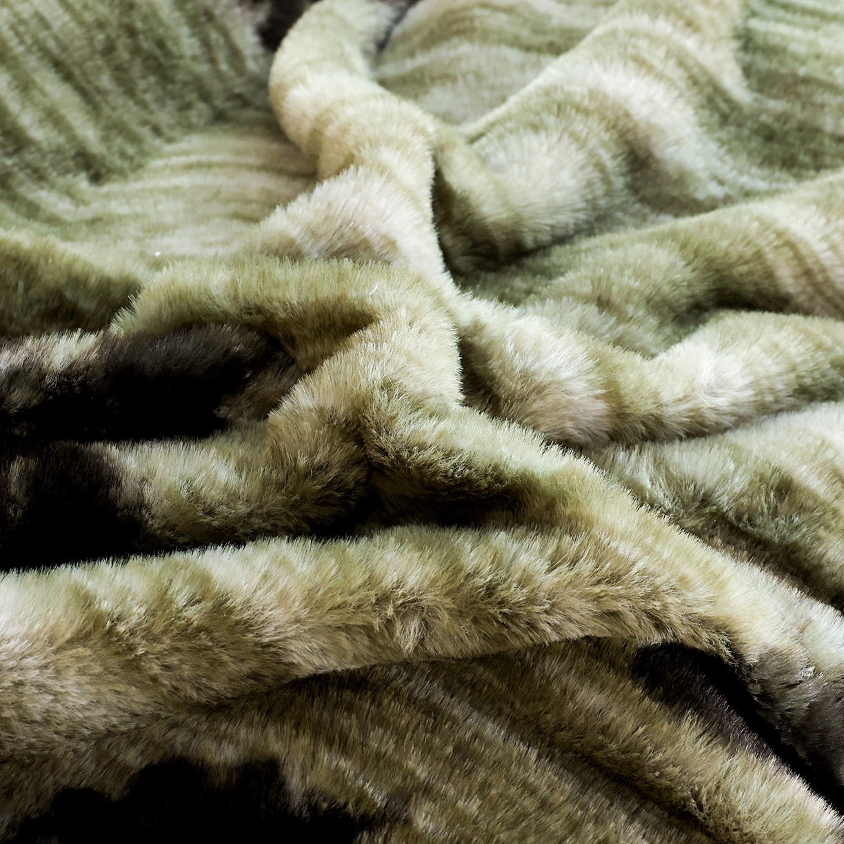 91家纺网 家纺一手货源 找家纺 提花大世界 2025新款轻奢法式加厚美拉德系列高克重兔绒牛奶绒床盖床单床笠款四件套 蝶舞-绿