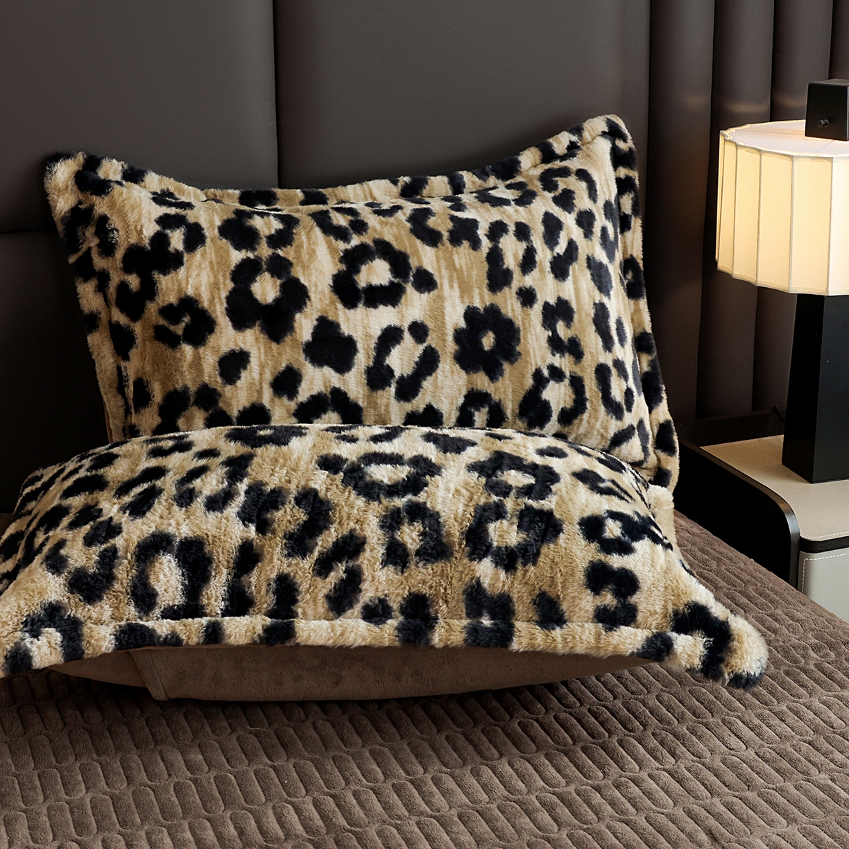 91家纺网 家纺一手货源 找家纺 提花大世界 2025新款轻奢法式加厚美拉德系列高克重兔绒牛奶绒床盖床单床笠款四件套 法式豹纹-咖