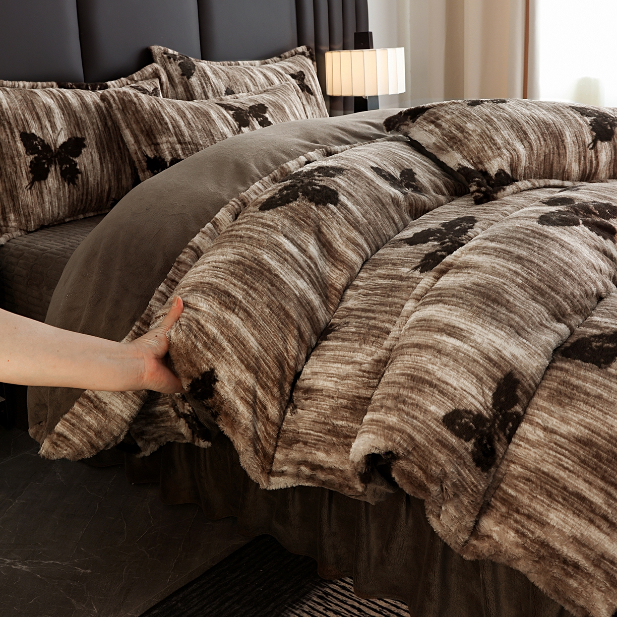 提花大世界 2025新款轻奢法式加厚美拉德系列高克重兔绒牛奶绒床盖床单床笠款四件套 蝶舞-咖