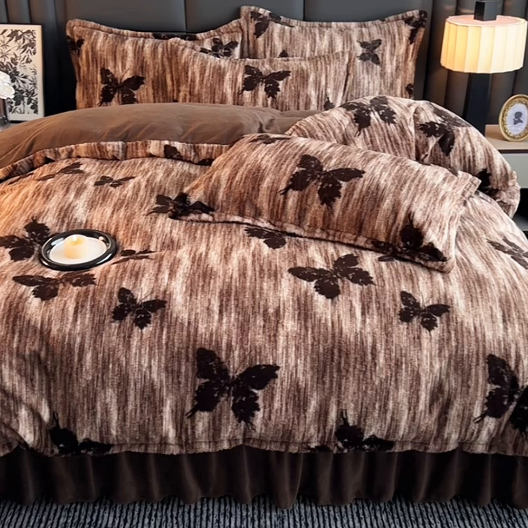 91家纺网 家纺一手货源 找家纺 提花大世界 2025新款轻奢法式加厚美拉德系列高克重兔绒牛奶绒床盖床单床笠款四件套 蝶舞-咖