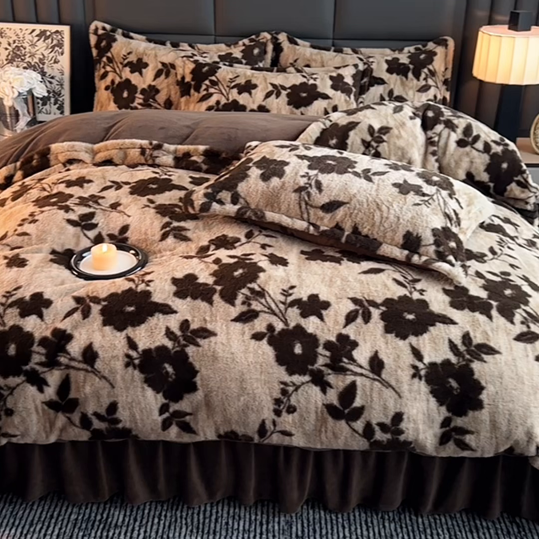 91家纺网 家纺一手货源 找家纺 提花大世界 2025新款轻奢法式加厚美拉德系列高克重兔绒牛奶绒床盖床单床笠款四件套 简爱-咖