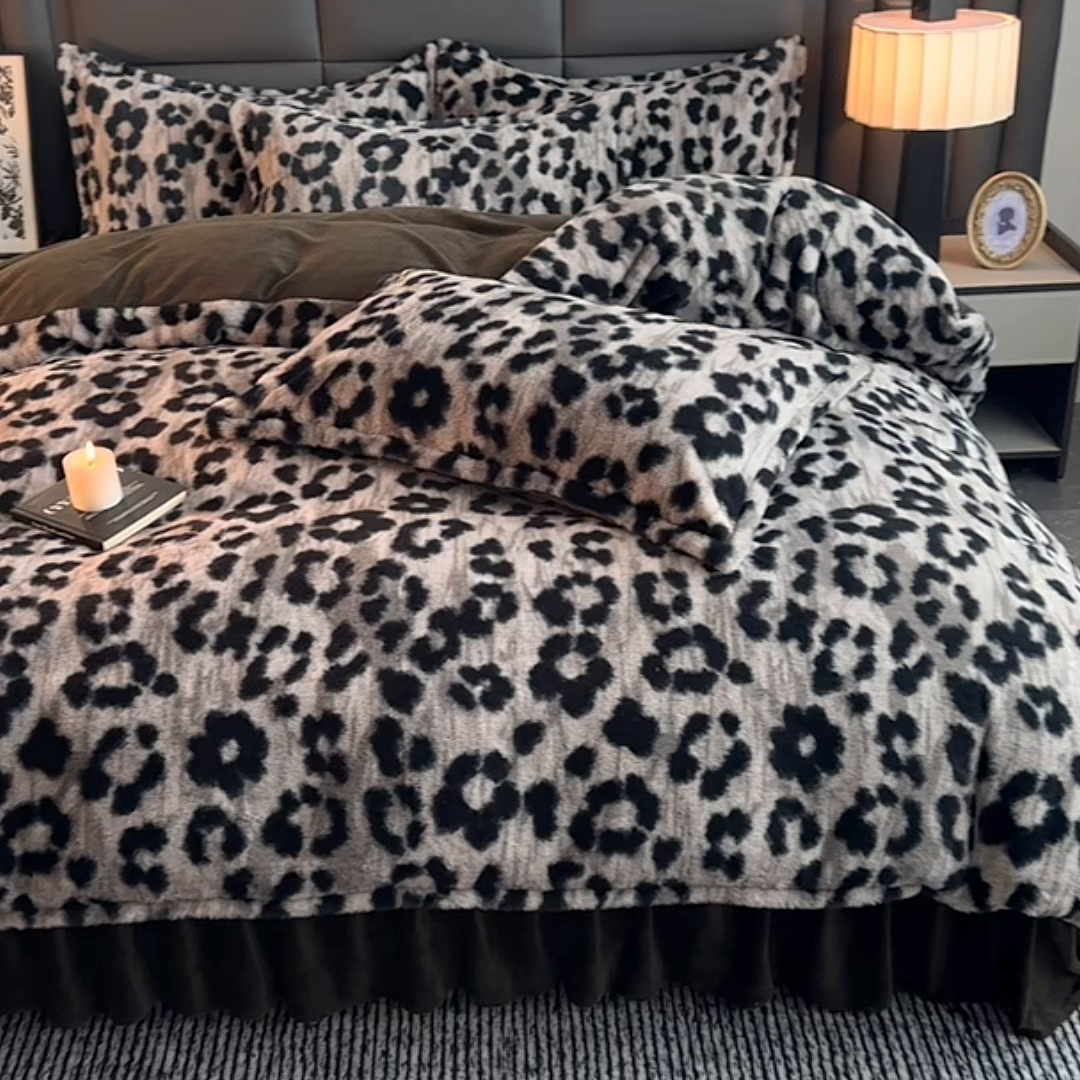 91家纺网 家纺一手货源 找家纺 提花大世界 2025新款轻奢法式加厚美拉德系列高克重兔绒牛奶绒床盖床单床笠款四件套 法式豹纹-灰