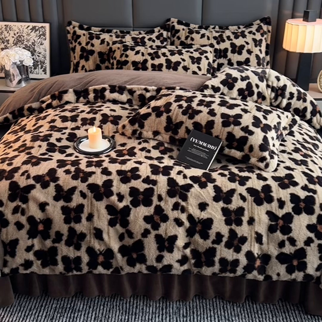 91家纺网 家纺一手货源 找家纺 提花大世界 2025新款轻奢法式加厚美拉德系列高克重兔绒牛奶绒床盖床单床笠款四件套 蝶豹-咖