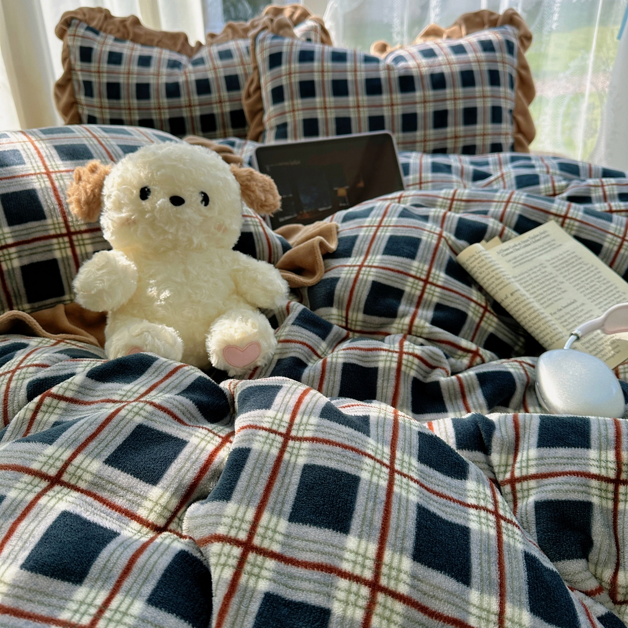 91家纺网 家纺一手货源 找家纺 （总）富米莱（原臻工厂） 2025秋冬保暖中古风格子牛奶绒花边床盖床单四件套