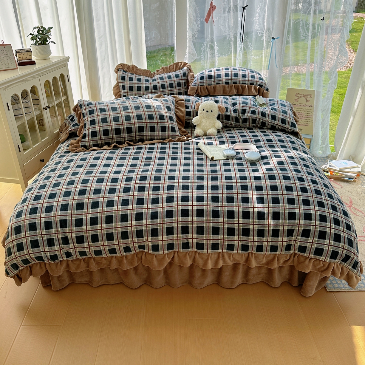 91家纺网 家纺一手货源 找家纺 （总）富米莱（原臻工厂） 2025秋冬保暖中古风格子牛奶绒花边床盖床单四件套