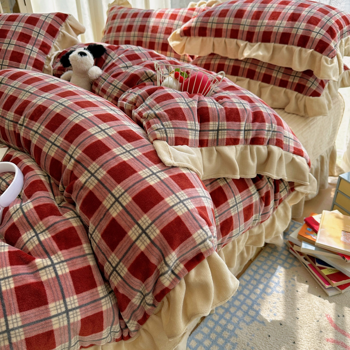 91家纺网 家纺一手货源 找家纺 （总）富米莱（原臻工厂） 2025秋冬保暖中古风格子牛奶绒花边床盖床单四件套