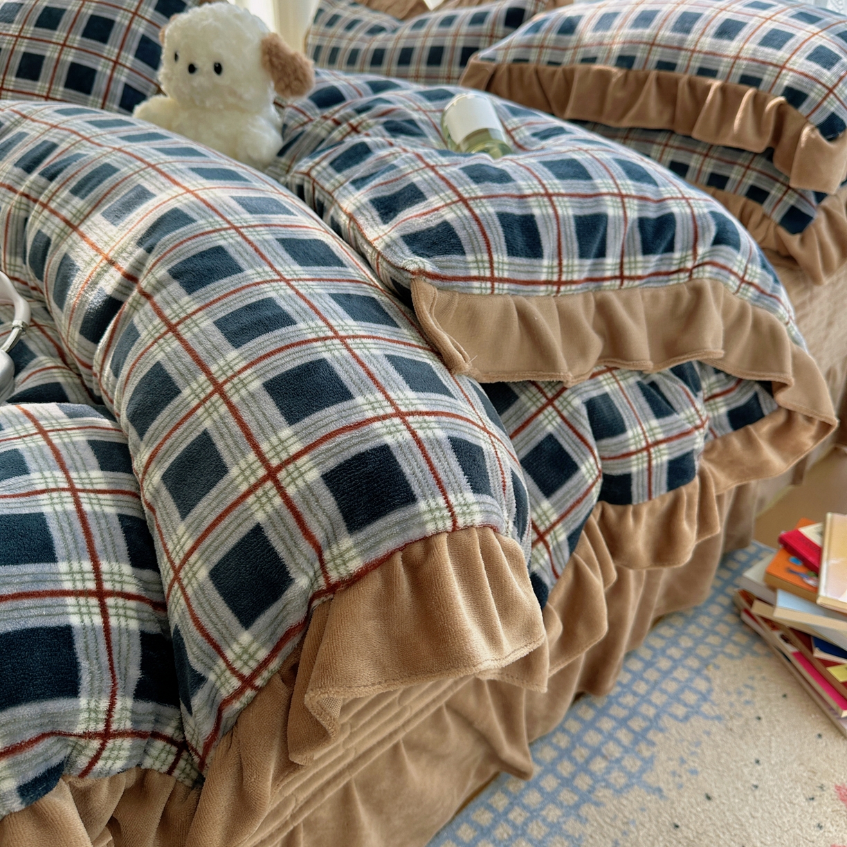 91家纺网 家纺一手货源 找家纺 （总）富米莱（原臻工厂） 2025秋冬保暖中古风格子牛奶绒花边床盖床单四件套