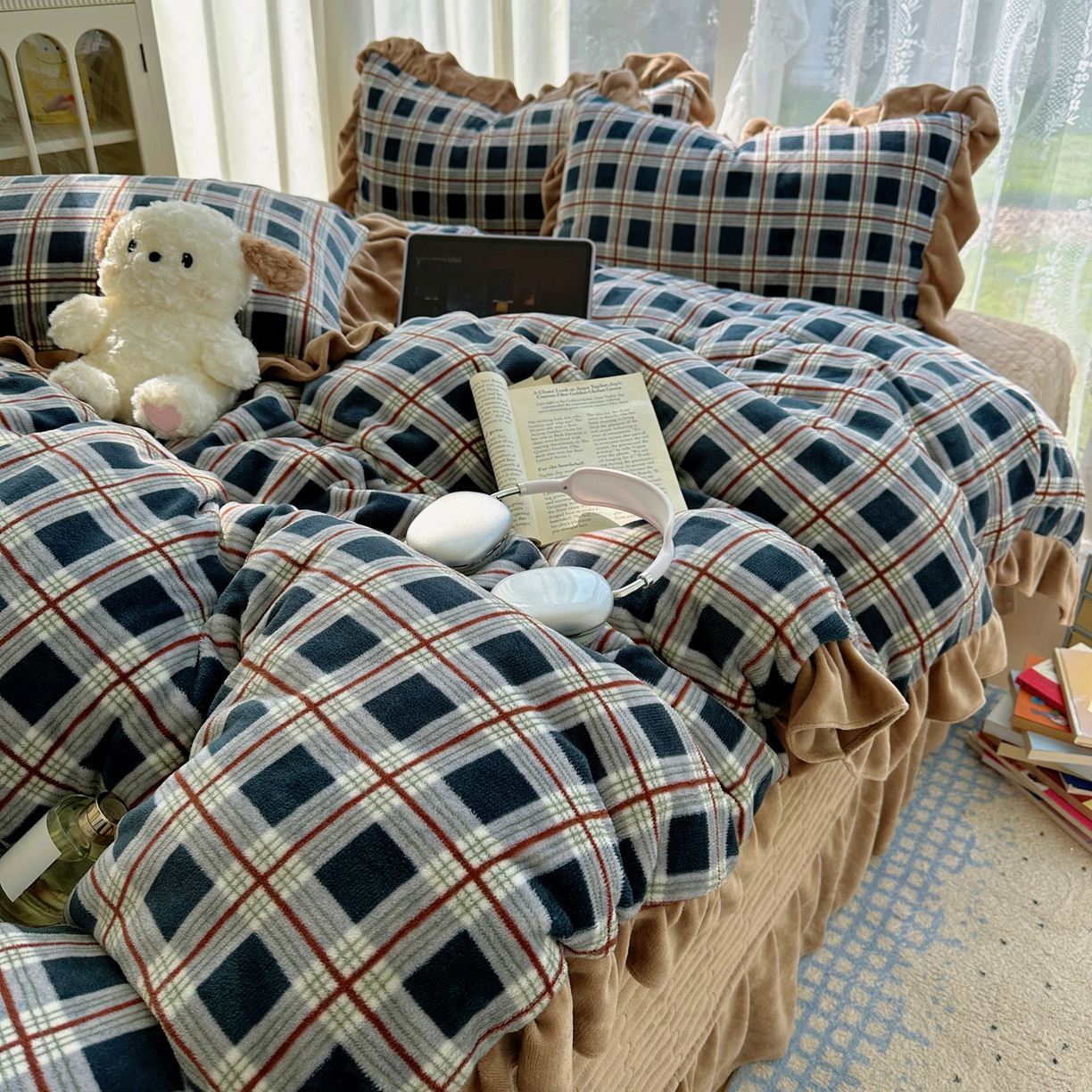 91家纺网 家纺一手货源 找家纺 （总）富米莱（原臻工厂） 2025秋冬保暖中古风格子牛奶绒花边床盖床单四件套